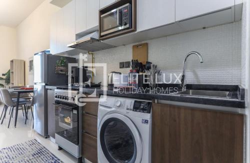 Elite LUX Holiday Homes - Modern Sleek Studio in Arjan Dubai, Дубай (фото 10)