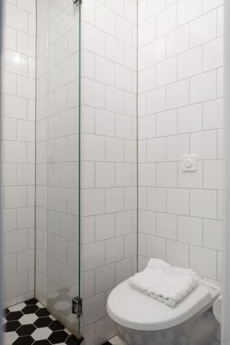 Deluxe Single Room with Windows image 6