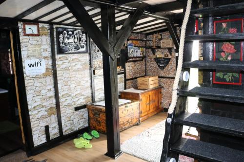 A szálláshely kívülről, Frenkcottage 5 KM FROM THE AIRPORT- FREE TRANSPORTATION near Ljubljanai repülőtér