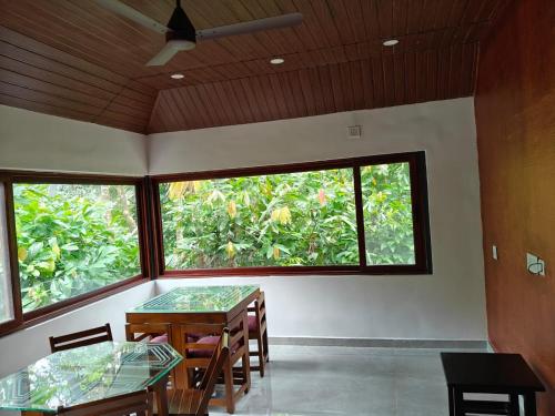Iekārtas, Rainy Woods Inn in Inchathotty
