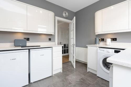 Crewe Apartment - Stylish 2 bedroom apt, Garden, Free parking, Edin City, Эдинбург (фото 8)