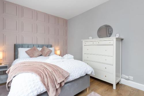 Crewe Apartment - Stylish 2 bedroom apt, Garden, Free parking, Edin City, Эдинбург (фото 10)