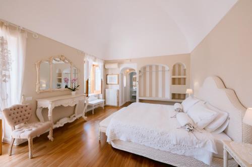 Deluxe Double Room image 5