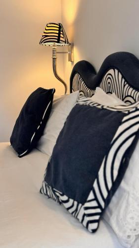 Junior Suite with Terrace and Partial Sea View image 4