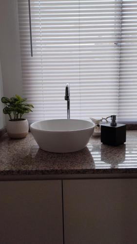 One-Bedroom Apartment image 4