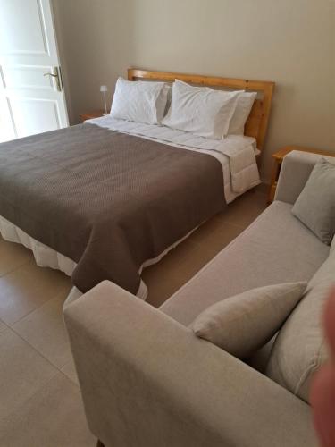 1 double bed, 2 twin beds