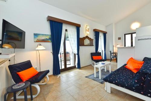 Charming flat with shared pool - image 3