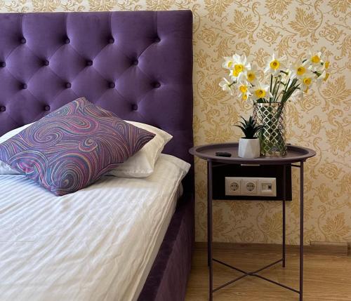 1 queen bed, 1 sofa bed