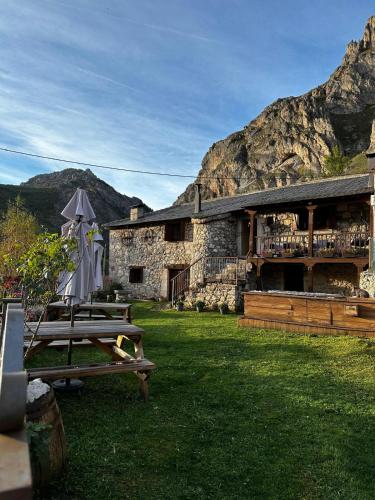 Apartamentos Rurales La Laguna Somiedo - Babia