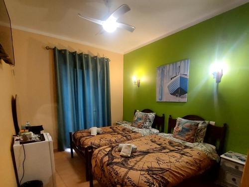 Twin Room image 10