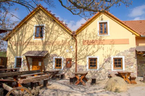 Restaurace & Penzion U Tří Jasanů, Znojmo
