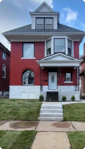 Maple Manor 1 near Missouri History Museum