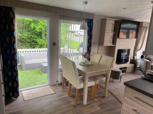 Otters Rural Retreat - Private Hot-Tub & Free Golf for guests included in Shilbottle