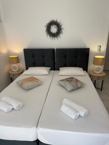 2 twin beds