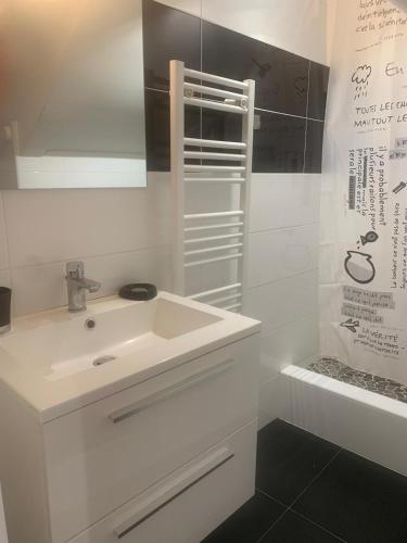 Bathroom, Appartement Menton - Vieille ville in Menton