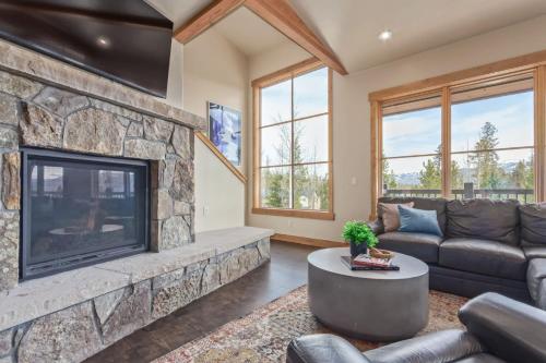 Incredible 3BR Tranquil Setting & Space to Spare in Silverthorne, USA