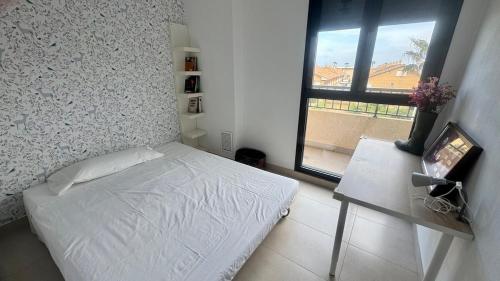 Apartment 300 m from the beach ,parking , breakfast, Valencia (photo 8)