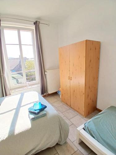 Grande chambre lumineuse au coeur de la Gaume - Chambre 4 - 1er étage (Grande chambre lumineuse au coeur de la Gaume - Chambre 4 - 1er etage) in Latour