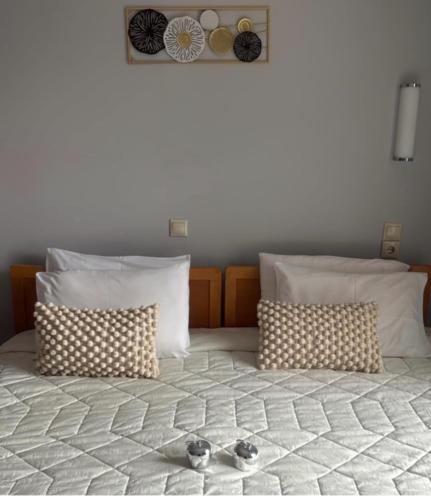 3 twin beds