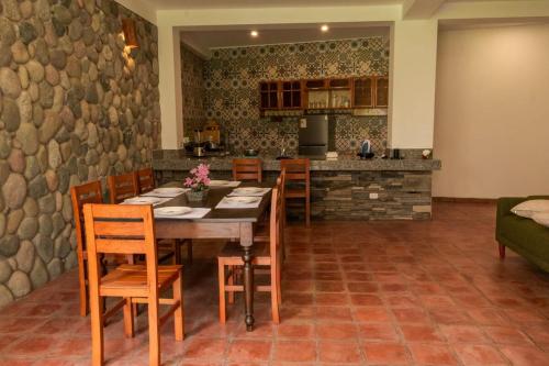 Casa linda de Chontay junto al rio in Nieve Nieve