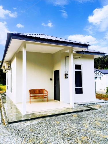 65 négyzetméteres, 2 hálószobás Ház 2 fürdőszobával Durian Tunggal területén (Mukmin 2 Stay) in Durian Tunggal