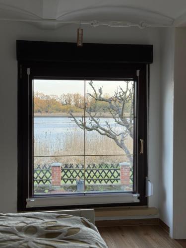 Skats, Ferienwohnung im Haus am See in Seeblick