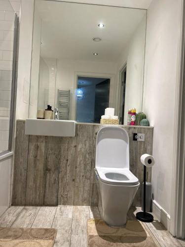 Spacious Central Manchester Apartment - Next To AO Arena & Picadilly Station - Local Attractions - Free Parking, Manchester (photo 7)