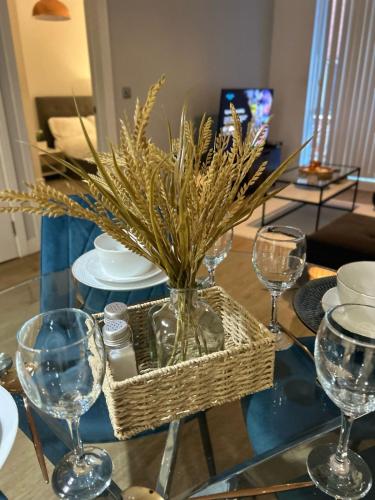 Spacious Central Manchester Apartment - Next To AO Arena & Picadilly Station - Local Attractions - Free Parking, Manchester (photo 6)