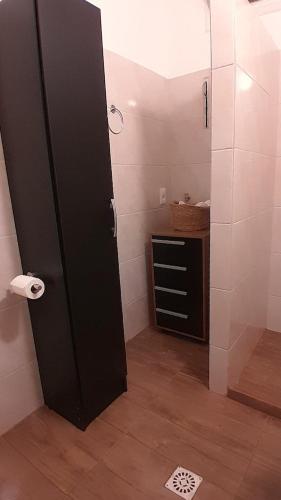 One-Bedroom Apartment image 6