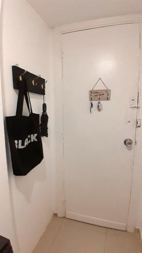 One-Bedroom Apartment image 1