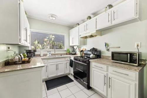 บริการและสิ่งอำนวยความสะดวก, Echo Park Hills near สนามกีฬาดอจเจอร์