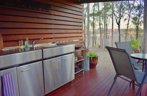 virtuve, Ketchup's Bank Glamping in Boonah