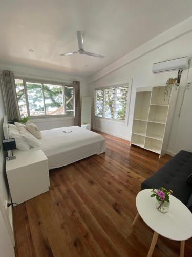 Waterfront modern 3br home Vale Ni Vonu in โคโรโว