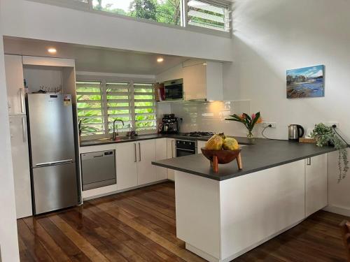 Waterfront modern 3br home Vale Ni Vonu in โคโรโว