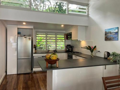 Waterfront modern 3br home Vale Ni Vonu in โคโรโว