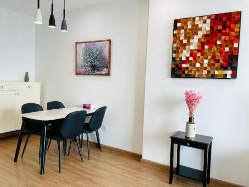 One-Bedroom Apartment image 10