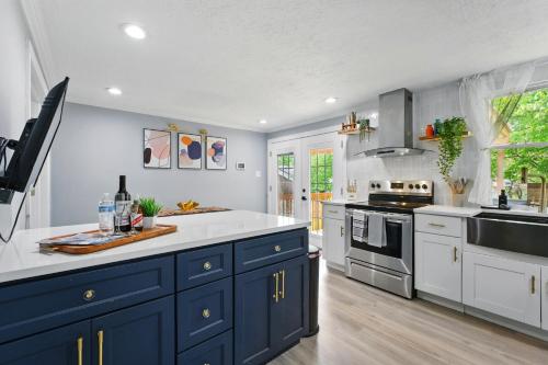 Cozy Winter 4BR Near DC with Firepit & Cocoa Bar in Waldorf (MD)