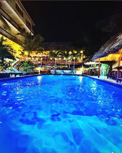 Piscina, Tropical Palace Hotel in San Pedro