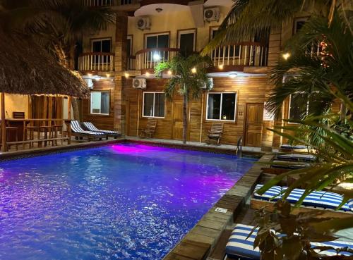 Piscina, Tropical Palace Hotel in San Pedro