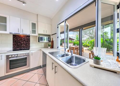 Tropical Dream Home near Leanyer Recreation Park