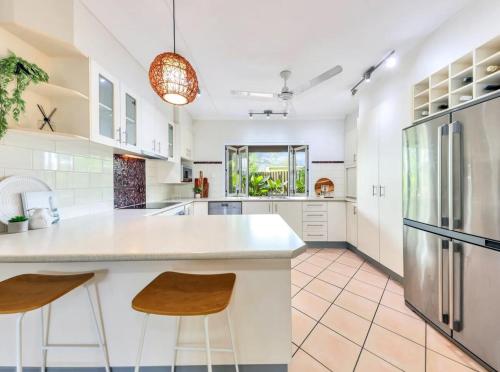 Tropical Dream Home near Leanyer Recreation Park