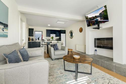 Shared lounge/TV area, St. Edwards Overlook in Correagh