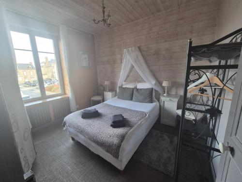 ลาม ดู กูร์ม็อง ช็องบร์ โดต (L'Ame du Gourmand Chambres d'Hôtes) in ปงตอซง