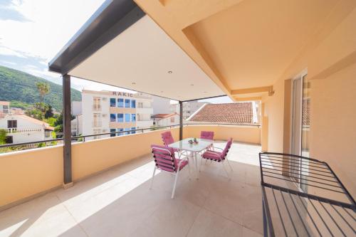 ระเบียง/ชานเรือน, Azzuro apartments Budva in บุดวาร์ เซนตาร์