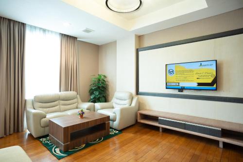 Junior Suite room in Nagoya Hill Hotel Batam
