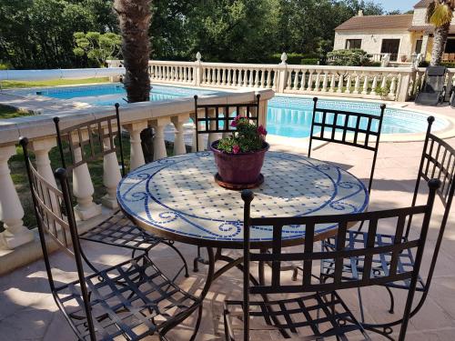 Villa en drome provençale, belles prestations (Villa en drome provencale, belles prestations) in Rochegude