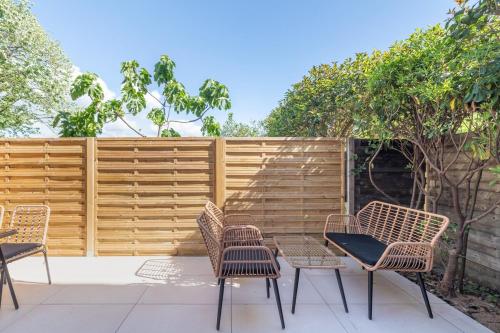 Studio avec Terrasse et piscine in La Pagane