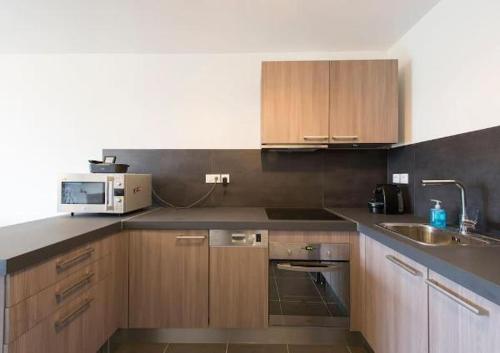 Facilities, Domaine Blue Park 2 pieces, piscine, jardin prive, climatisation, parking et vue in Laval
