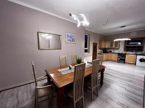 Cheerful 5 Bedroom House Close to Central West End and Parking, Glasgow (photo 4)
