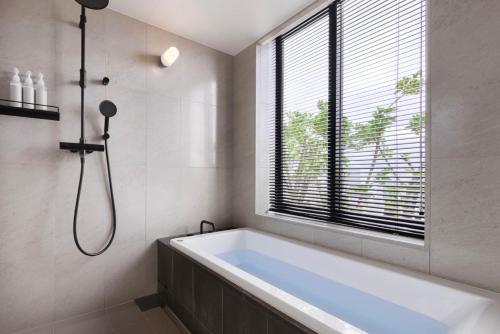 Penthouse Suite with Private Top Foor Terrace with Lounge Access & Free Mini-Bar image 6